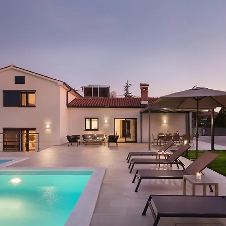 Villa Del Sol With Large Garden Perfect For Families
