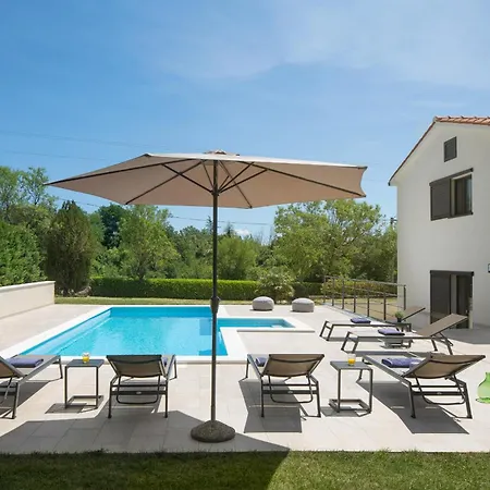 Del Sol With Large Garden Perfect For Families