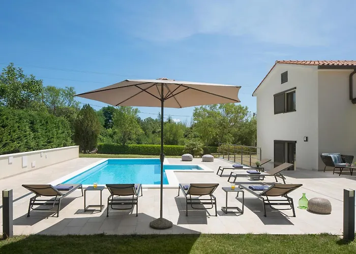 Del Sol With Large Garden Perfect For Families