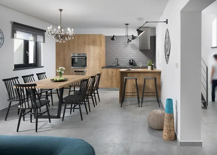 Del Sol With Large Garden Perfect For Families *