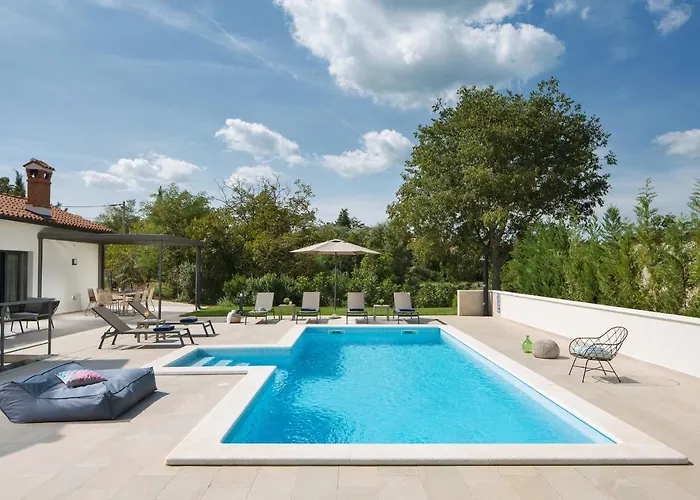 Villa Del Sol With Large Garden Perfect For Families *